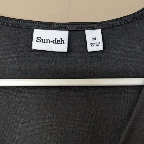 Aritzia Sun-deh Crop Top - Sunday Best Far Out V-neck Top with Cutout - Picture 4 of 11